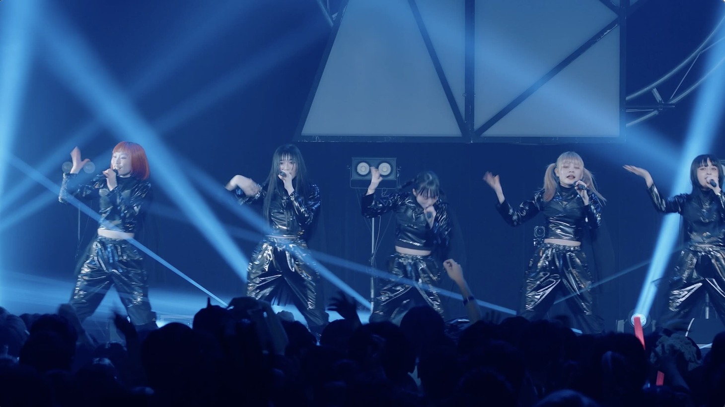 ASP「Tokyo Sky Blues」ライブ映像より。