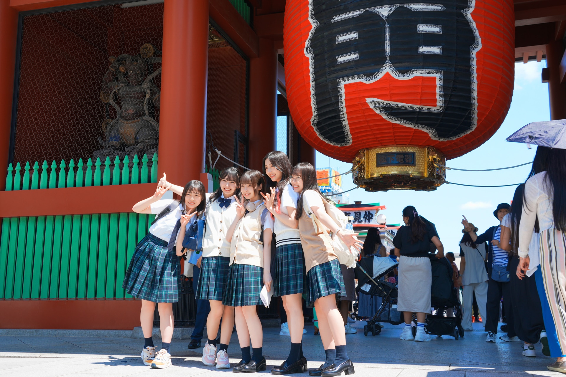 日向坂46の四期生が東京観光を満喫！「ゼンブ・オブ・トーキョー」場面
