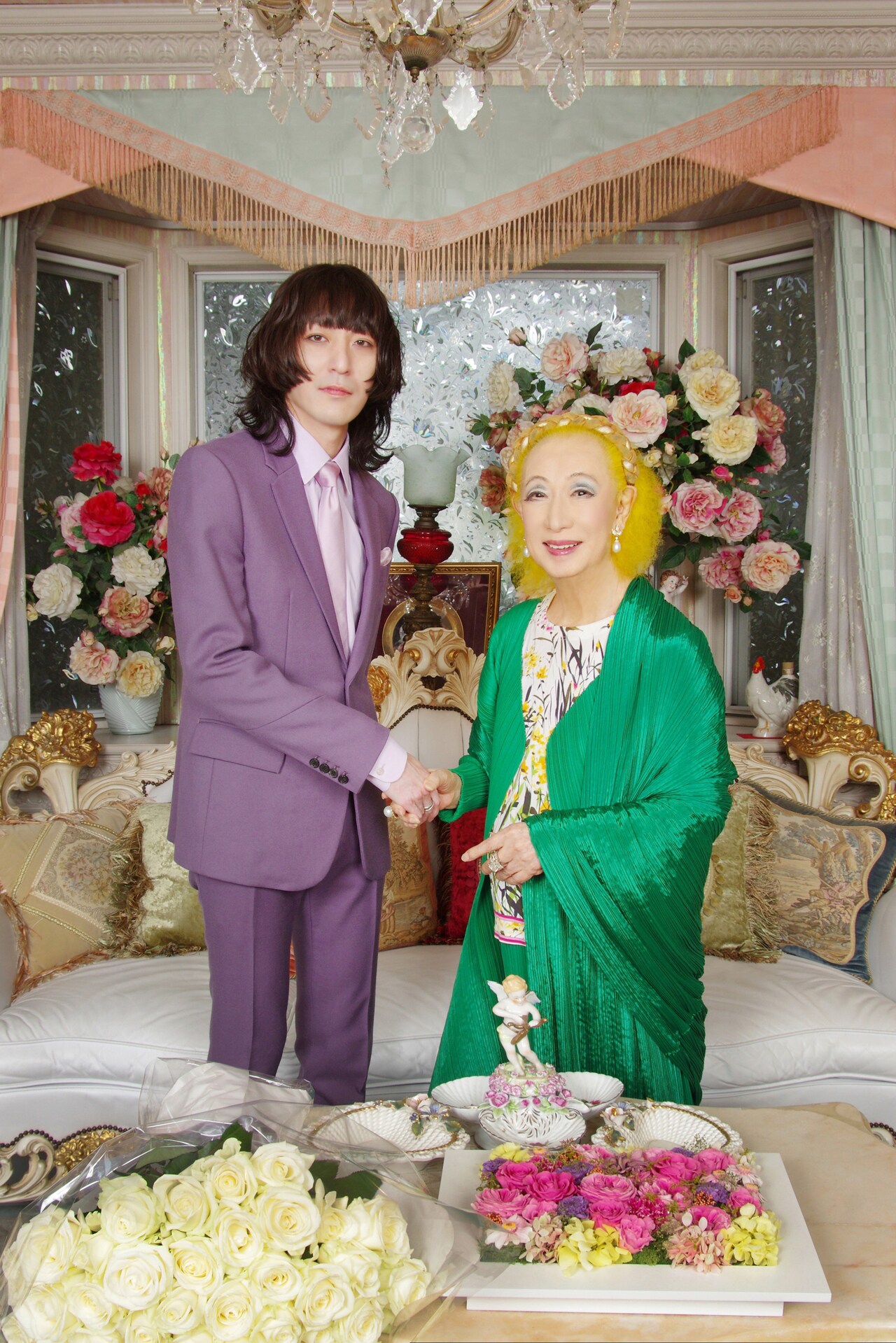 志磨遼平の自叙伝より美輪明宏とのツーショット公開、パネル展やポップアップショップなども決定