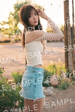 田村保乃（櫻坂46）2nd写真集「隣の席になりたい」三省堂書店特典 ポストカード（撮影：三瓶康友） (c)講談社