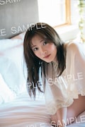 田村保乃(櫻坂46)2nd写真集「隣の席になりたい」SHIBUYA TSUTAYA 限定板&通常版特典 ポストカード(撮影:三瓶康友) (c)講談社