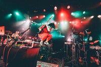 the telephonesのステージの様子。（撮影：西槇太一）