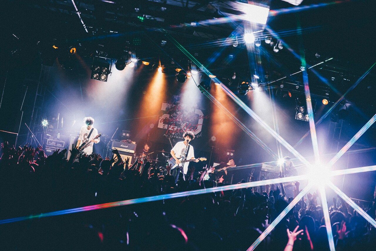 祝・9mm結成20周年！盟友the telephonesとのコラボや新曲も披露した特別な“9mmの日”