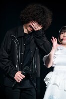 照れる清竜人。