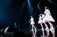 呼ばれて出てくる清竜人（左奥）。