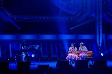 演奏を終えて笑顔を見せるえみこ先生とカホリコ。