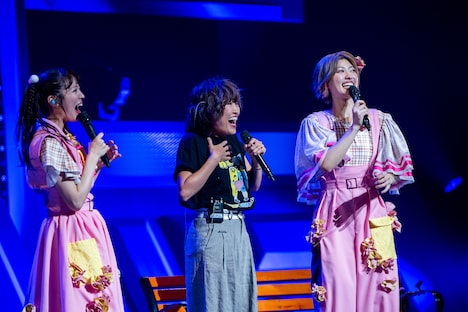 えびちゅう“同期”の中山莉子、西山恵美子、小林歌穂（左から）。