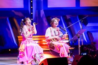 ウクレレ弾き語りで「日記」を歌うカホリコ。