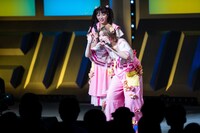 観客を意のままに操る小林歌穂。