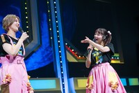 「10年続けられたのは莉子ちゃんのおかげ」と言う小林歌穂（左）に「こちらこそですよ」と返す中山莉子（右）。