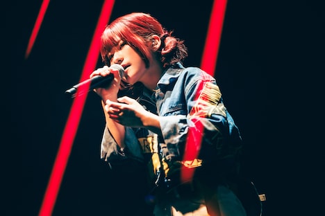 理名（Vo）（撮影：冨田味我）