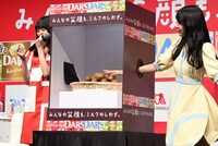 箱に手を入れられない遠藤さくら（左）と、ぐいぐい行く賀喜遥香。