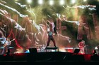 ONE OK ROCKのワールドツアーが開幕、初披露の新曲からレア曲まで届けた味の素スタジアム公演
