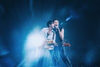 左から牧達弥（go!go!vanillas）、菅田将暉。（撮影：上飯坂一）