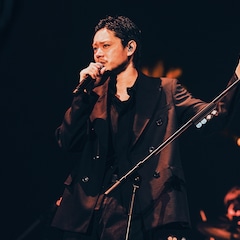 菅田将暉が代々木第一体育館で“ちょっと踊りたい”を体現、カバー曲披露やバニラズ牧とのコラボも