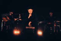 左から西田修大（G）、菅田将暉、工藤拓人（Key）。（撮影：上飯坂一）