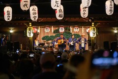 BEGINが渋谷金王八幡宮例大祭で盆踊りソングやヒット曲披露、最新曲「渋谷百年総踊り」も