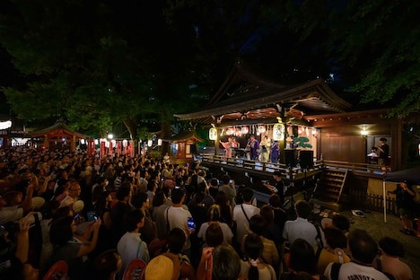 「金王八幡宮例大祭 奉納ライブ」の様子。