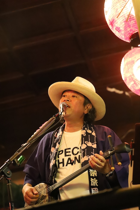 島袋優（G, Vo）