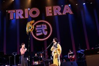 「TRIO ERA 2」より、lily（石田ゆり子）と大橋トリオ。