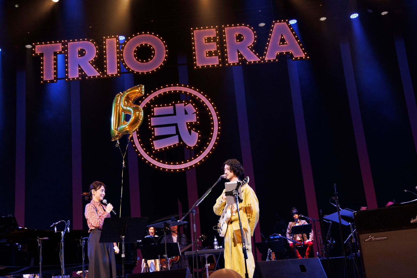 「TRIO ERA 2」より、lily（石田ゆり子）と大橋トリオ。