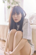 岩本蓮加（乃木坂46）の1st写真集「いたずらな風」より。（Photo by SAKAI DE JUN）