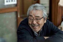 映画「金子差入店」場面写真より寺尾聰。(c)2025映画「金子差入店」製作委員会