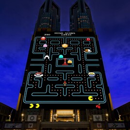 東京都庁舎をパックマンが動き回る!音楽は原口沙輔、YOASOBIや田中知之が参加した作品も上映