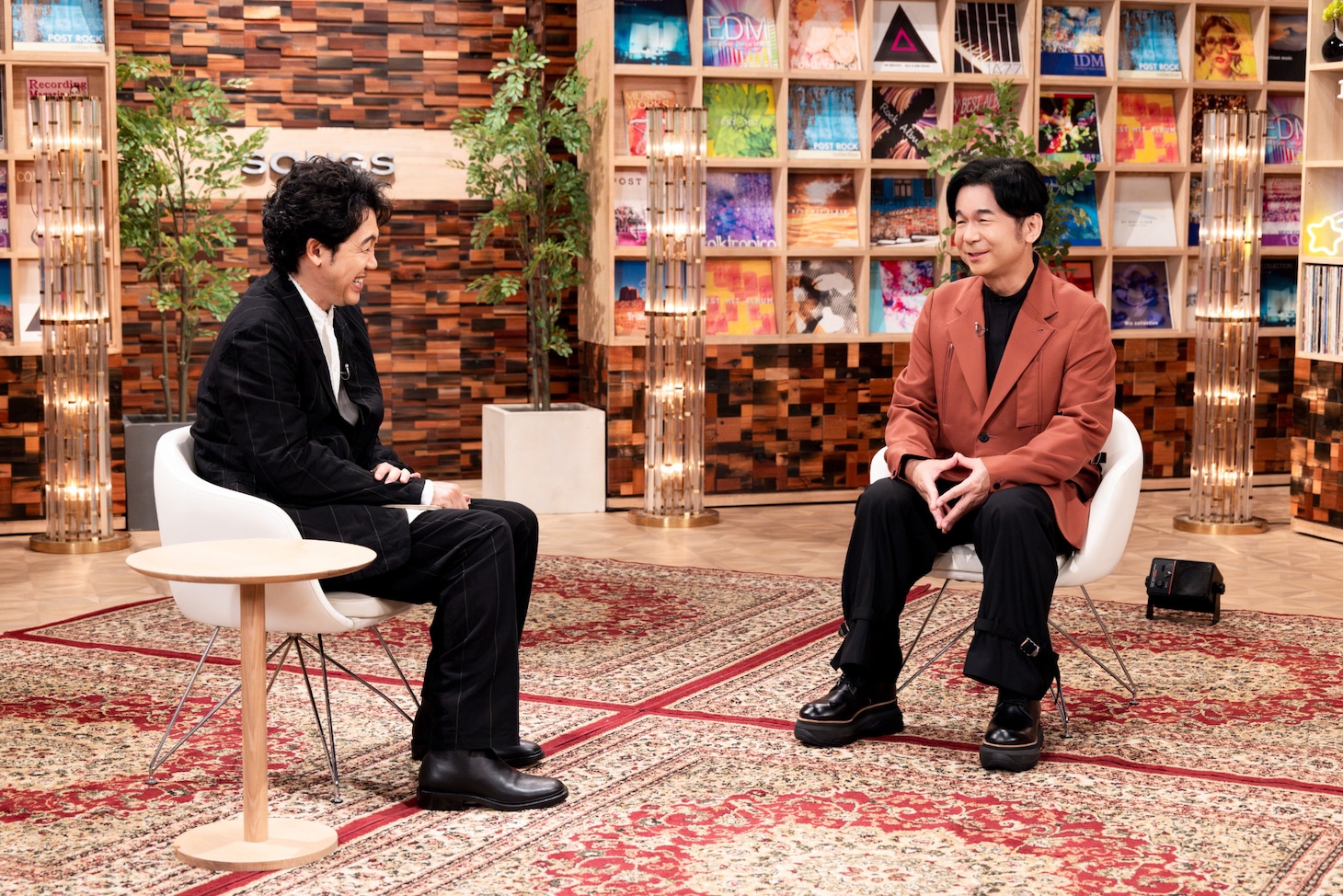 左から大泉洋、中村正人（DREAMS COME TRUE）。（写真提供：NHK）