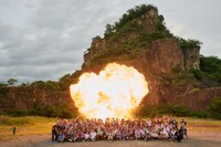ライブ参加者との記念写真。（撮影：入江達也）