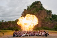 ライブ参加者との記念写真。（撮影：入江達也）