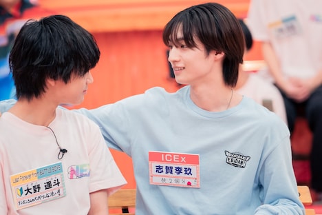 大野遥斗（Last Forever）と志賀李玖（ICEx）。(c)「DAN! DAN! EBiDAN!」製作委員会
