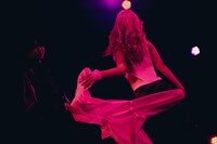 桜木心菜と小島はなのダンスパフォーマンスの様子。