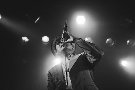 横山剣（Vo / クレイジーケンバンド）（Photo by Kippei）