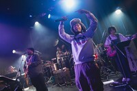 スカートとPUNPEE。（撮影：廣田達也）