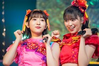 左から小泉遥香、坂井仁香。