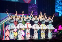 会場の宣伝部員に生声で挨拶する超ときめき♡宣伝部。