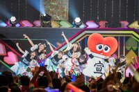 ダブルアンコールに応えて「トゥモロー最強説!!」を披露する超ときめき♡宣伝部。