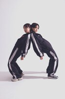 「ハロプロジャージ」を着用した石田亜佑美（モーニング娘。'24）、平井美葉（BEYOOOOONDS）。