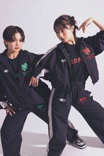 「ハロプロジャージ」を着用した平井美葉（BEYOOOOONDS）、石田亜佑美（モーニング娘。'24）。
