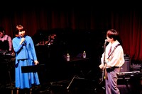 土岐麻子と倉品翔（Vo, G, Key）。（撮影：京太郎）