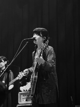 畳野彩加（Vo, G）（撮影：新家菜々子）