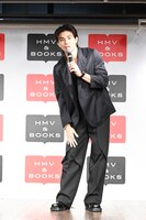 撮影にあたり一番鍛えたパーツを尋ねられ「大腿四頭筋です。脚トレを中心にしてました」と答える武知海青（THE RAMPAGE）。