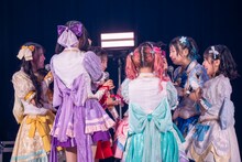 円になって喜びを噛み締めるAppare!。