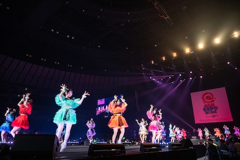 KAWAII LABの4グループが集結したステージ。