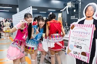 UP-Tブースでアイスをゲットした虹コン。