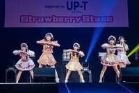 きゅるりんってしてみてとFES☆TIVEによるコラボの様子。