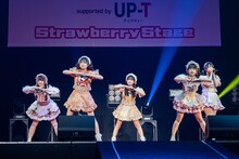 きゅるりんってしてみてとFES☆TIVEによるコラボの様子。