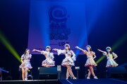 きゅるりんってしてみてとFES☆TIVEによるコラボの様子。