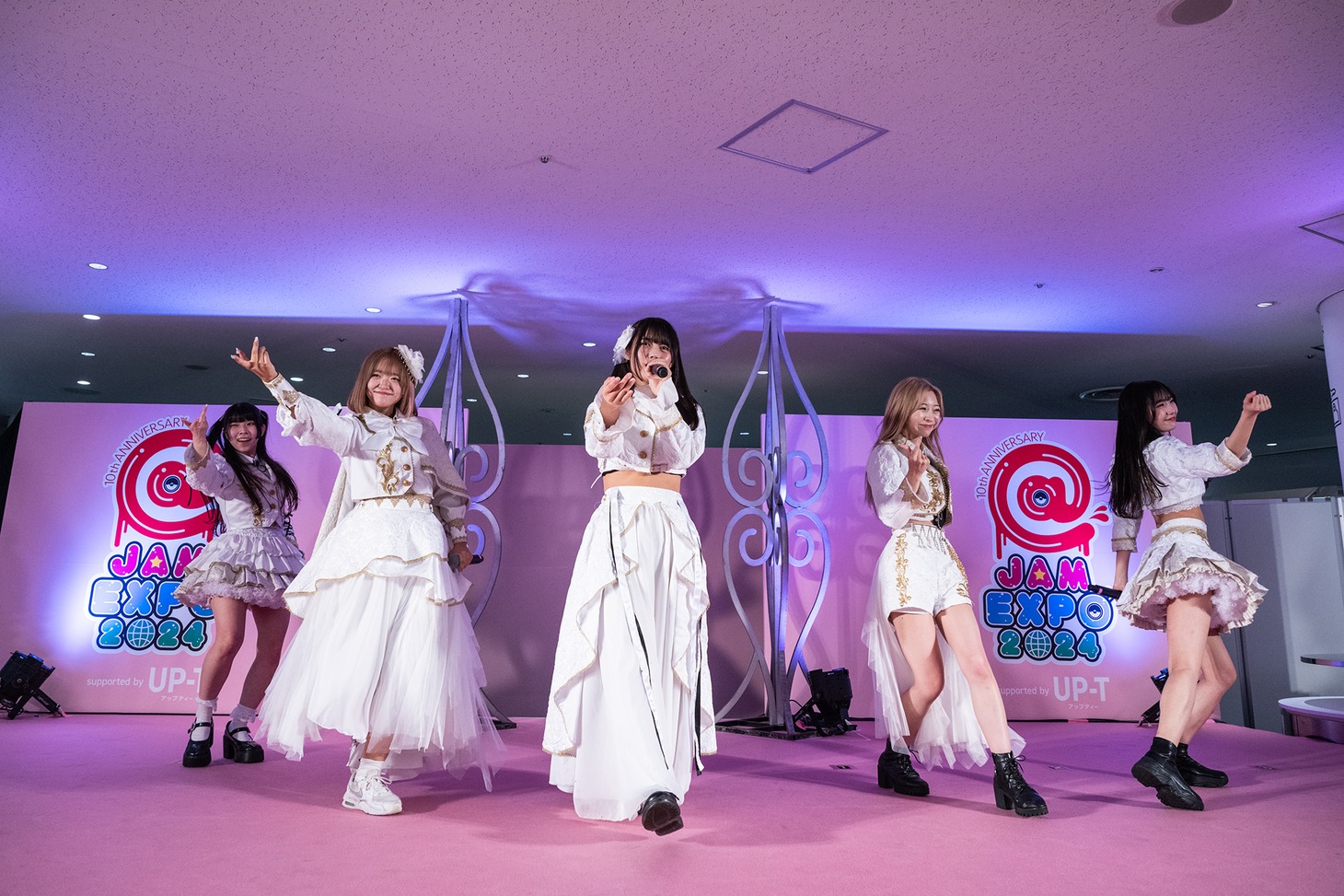 月に足跡を残した6人の少女達は一体何を見たのか…